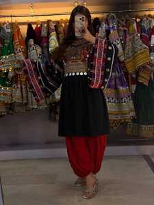 Robe traditionnelle afghane brodée en mousseline de soie, dentelle et cachemire, style Kuchi Pathani, écologique et respirante pour femmes - Product Image 3