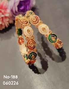 Juego de Brazaletes Versátiles de Estilo Étnico Retro con Textura Geométrica de Aleación de Cobre para Mujer, Diseño Colorido y Moderno con Engaste de Bisel KVM - Product Image 6