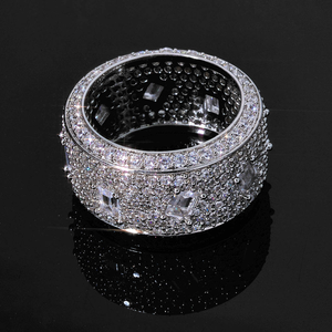 แหวนมอสซาไนต์แบบวงกว้าง เงินแท้ 925 ประดับเพชรทรงบาแกตต์แบบคลัสเตอร์ - Product Image 3