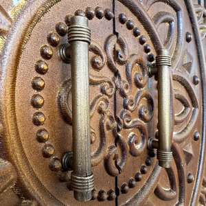 Armoire de rangement en bois sculptée à la main avec motif mandala - Product Image 5