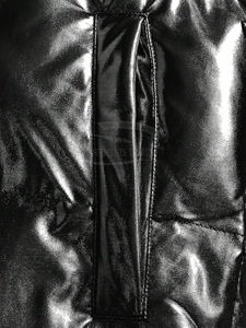 Chaqueta acolchada elegante negra brillante con logotipo personalizado, chaquetas acolchadas cómodas para uso de los hombres a la venta, fabricadas en Pakistán - Product Image 6