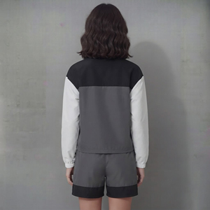 Conjunto deportivo de alta calidad 100% nailon para mujer, talla grande, impermeable, con logo personalizado impreso en DTF, estilo urbano, corte holgado para hombre y mujer. - Product Image 3