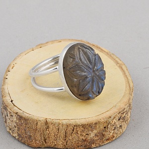 Natural Labradorite Carved Flower Gemstone 925 Sterling Silver Statement Ring Handmade Floral Oval Labradorite Ring for Women - Product Image 6
