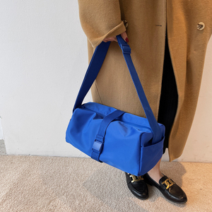Bolsa Deportiva Unisex Azul de Nailon con Correa Ajustable, Bolsa de Gimnasio Informal de 20-30L de Capacidad, Diseño Duradero de Color Sólido - Product Image 6