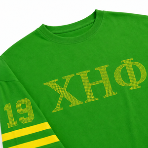 Camiseta Personalizada con Pedrería para Mujer, Verde y Amarillo, con Letras Griegas Brillantes 1932, Top Corto Oversize con Mangas a Rayas, Venta al Por Mayor - Product Image 5