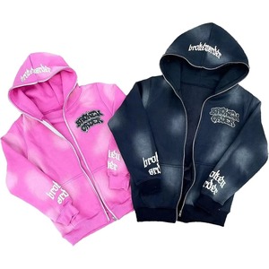Ensemble de survêtement personnalisé brodé effet vieilli, comprenant un sweat à capuche et un pantalon de survêtement évasé 2026, style streetwear vintage, OEM ODM - Product Image 4