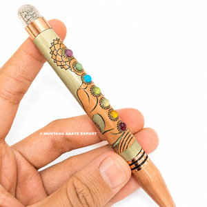 Bolígrafo Metálico Promocional Muntaha Agate Exports con Diseño de Buda y 7 Chakras, Tinta Azul, Incrustaciones de Gemas, Tapa de Pirita, Hecho a Mano, Diseño Simple - Product Image 3