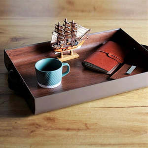 Bandeja de servir de madera de acacia con patrón grabado, diseño vintage hecho a mano para uso decorativo en bares, restaurantes y hoteles. - Product Image 4