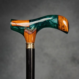 Bastón de madera duradero y mango de resina cómodo que combina resina y madera. - Product Image 1