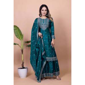 Ensemble Salwar Kameez Feni Fashion Designer en polyester violet avec sharara et dupatta, orné de broderies à sequins, idéal pour les fêtes - Product Image 2