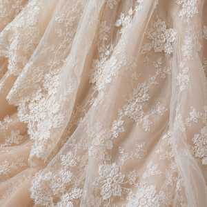 Vestido de Novia Moderno con Encaje Floral en los Hombros, Corsé, Mangas Largas Transparentes, Falda de Tul en Capas, Cola Catedral, Ecológico - Product Image 4