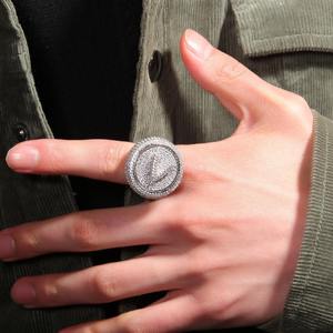 Bagues personnalisées de haute qualité pour hommes, style Hip Hop, avec lettres incrustées de zircons cubiques, monture pavée, finition or, pour tiers - Product Image 6