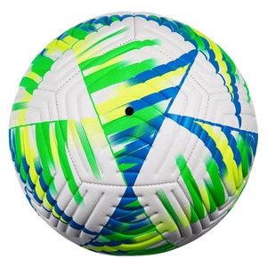 Balón de Fútbol Resistente con Construcción Reforzada para Uso Intensivo en Partidos y Entrenamientos - Product Image 4