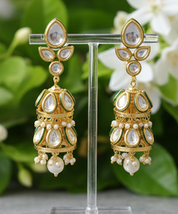 Boucles d'oreilles traditionnelles pour mariage avec des détails artisanaux complexes pour un look élégant, destinées aux acheteurs en gros mondiaux. - Product Image 4