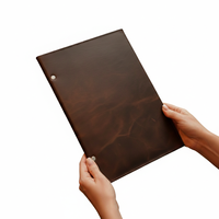 Couverture et porte-menu en cuir premium personnalisés, couleur marron, avec option de logo personnalisé, en vente au prix de gros