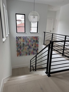 Escultura de Pared Artística de Resina, Hecha a Mano, Impermeable, con Cadena de Eslabones, Multicolor, de Forma Irregular, Decoración para el Hogar - Product Image 5
