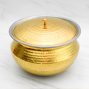 Olla de cocina dorada de latón martillado hecha a mano con tapa, diseño tradicional, olla para servir biryani, disponible a precios de mayorista. - Product Image 3