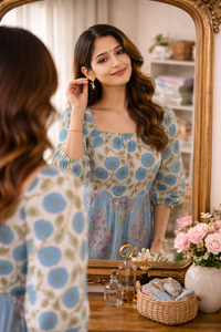 Robe longue personnalisée pour femme, imprimée à la main avec motifs floraux, col rond élastique, manches longues, style Kali Gadder à volants, tenue décontractée en coton - Product Image 5