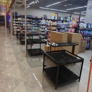 Étagère promotionnelle carrée à 2 niveaux OneTech en acier thermolaqué avec roulettes pivotantes verrouillables pour supermarché, Vietnam - Product Image 5