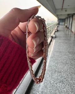 สร้อยข้อมือคิวบันเพชรโมอิสซาไนต์ VVS ดีไซน์โดดเด่นสำหรับผู้ชาย สไตล์ฮิปฮอป แร็ปเปอร์ ของขวัญเครื่องประดับ มีจำหน่ายแล้ว - Product Image 2
