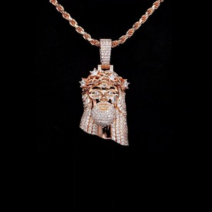 Compre en Línea en India el Collar Krishnavii KP 215 para Hombre, con Colgante de Jesús con Diamantes Simulados en Oro Rosa, Estilo Hip Hop, para Fiestas - Product Image 2