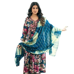 Tela de estampado pesado con pantalón cosido y candelabro de algodón dupatta Aliya cut Kurt set para venta en línea - Product Image 1