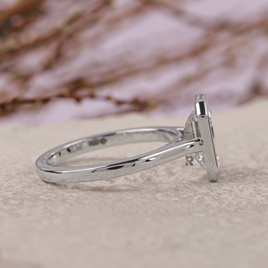 Anillo de Compromiso para Mujer Aerin con Diamante Cultivado en Laboratorio de Corte Esmeralda, 1-5CT, Color E, VS1, Certificado IGI, Oro de 10K, 14K o 18K - Product Image 2