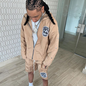 Ensemble coupe-vent à capuche et short orange pour homme, style streetwear, tenue décontractée en polaire, vêtements d'hiver, logo imprimé sur le devant - Product Image 4