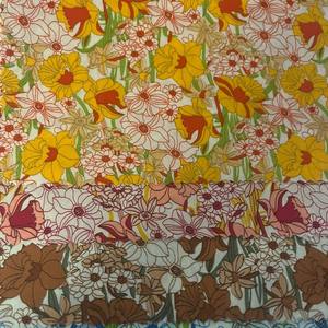 Magnifiques motifs floraux et végétaux vintage de haute qualité sur tissu en coton tissé, largeur 44 pouces, prêts pour une expédition immédiate. - Product Image 5