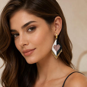 Pendientes Colgantes Boho de Aro Dorado con Borlas de Cuentas Hechas a Mano y Diseño de Corazón para Fiesta, para Mujer - Product Image 3