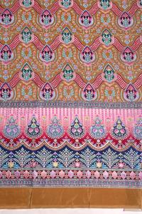 ผ้าเครปสีน้ำตาลอูฐพิมพ์ลายดอกไม้และลายเรขาคณิตแบบชาติพันธุ์ พร้อมขอบตกแต่งอย่างสวยงาม เหมาะสำหรับทำชุดคุर्ติ - Product Image 3