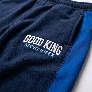 Pantalones de chándal oversize azul marino para hombre con panel interior en el muslo, dobladillo elástico, pantalones anchos de forro polar con bordado blanco y azul cielo, y cordón ajustable. - Product Image 6