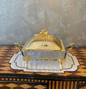 Hermoso plato de metal pulido que refleja una calidad premium convierte el servicio de buffet en una experiencia visualmente agradable. - Product Image 5