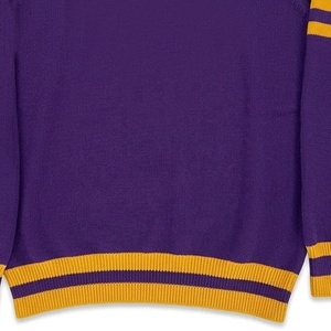 Pull en tricot pour homme à col en V violet avec rayures jaunes, taille personnalisée, logo, manches longues, couleur unie, vêtement d'automne - Product Image 3