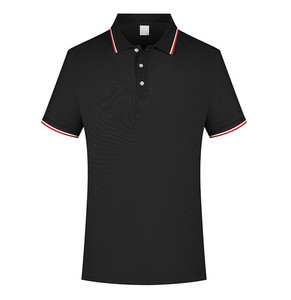 เสื้อโปโลถักสีดำสำหรับผู้ชาย แขนสั้น สีพื้น สไตล์ลำลอง แต่งขอบปกและปลายแขนเสื้อสีแดงขาว - Product Image 1