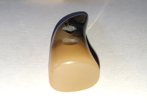 Botón de palanca de cuerno de buey de búfalo pulido hecho a mano para accesorios de ropa palanca de 2 agujeros con logotipo de abrigo para decoración de FWE - Product Image 2