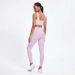 Ensemble de yoga 2 pièces rose : Crop top à col halter et fermeture éclair quart de tour, et Legging taille haute longueur intégrale, sans couture, extensible dans les quatre sens, en Spandex/Nylon - Product Image 1