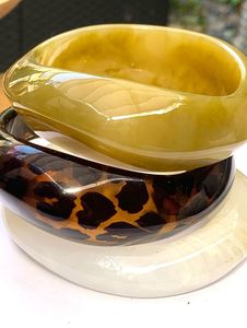 Brazalete de Resina Hecho a Mano con Patrón de Mármol Único para Mujer, Colección de Joyería de Moda - Product Image 5