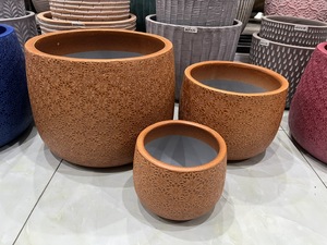 Jardinière moderne en terre cuite avec finition sculptée à la main, écologique et légère, pour la maison et le jardin - Product Image 4