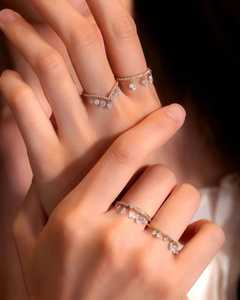 Bague en or pur 14 carats en forme de V avec franges pour femme, bague empilable avec diamant en goutte, diamant de laboratoire rond percé, bague superposée en chevron avec pendentif - Product Image 5