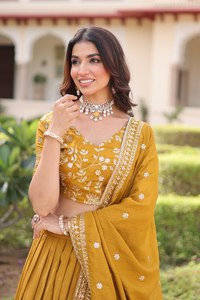 Lehenga de Seda Vichitra de Diseñador con Lentejuelas y Bordados NC, Lehenga Choli de Seda Vichitra con Lentejuelas Pesadas y Bordado Zari - Product Image 3