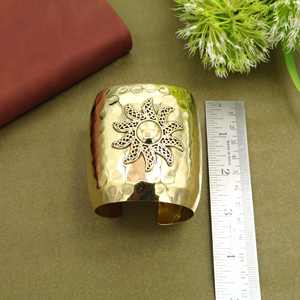 กำไลข้อมือทองเหลืองลายดอกไม้โบราณ ดีไซน์โบฮีเมียน ของขวัญสุดพิเศษ - Product Image 2