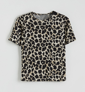 Camiseta Sublimada Transpirable con Estampado Estético, Diseño Gráfico con Patrones Mixtos para la Moda Juvenil y Estilo Urbano de EE. UU. - Product Image 1