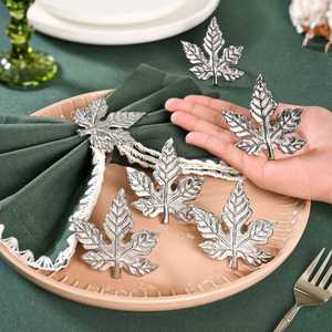 Juego de Anillos para Servilletas de Latón Puro de Estilo Clásico con Diseño de Hoja de Arce y Flor para Decoración de Mesa de Fiesta Navideña, Juego de 6 - Product Image 1