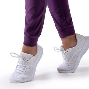 Nuevo Conjunto Deportivo Elegante con Logotipo Personalizado, Top Corto y Pantalones Deportivos de Terciopelo para Mujer, Conjunto de 2 Piezas - Product Image 3