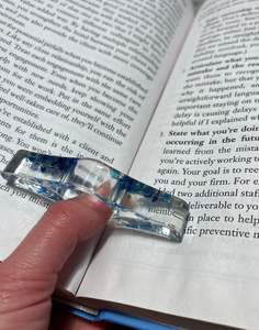 Soporte de Resina para Páginas de Libro |   Herramienta de Lectura con una Sola Mano - Product Image 6