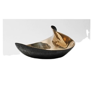 Hoja dorada con acabado interior, cocina exterior negra, frutas y dulces para servir cuenco, decoración del hogar, forma personalizada con curvas - Product Image 1