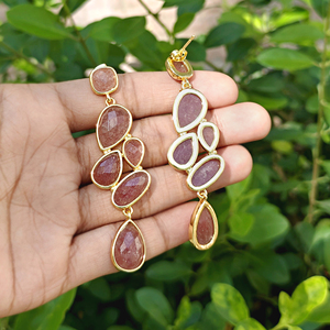 ต่างหูแฟชั่นทรงเหลี่ยมประดับพลอยเชอร์รี่ควอตซ์ ตัวเรือนทองเหลืองชุบทอง 18k ต่างหูคู่ยาวสำหรับผู้หญิง - Product Image 4