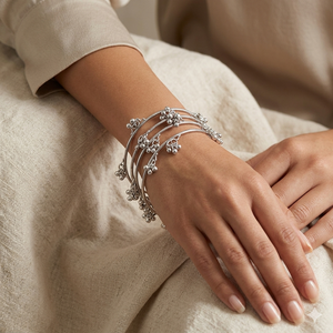 Juego de 8 brazaletes de Cachemira, chapados en plata, estilo étnico tradicional para mujer, combinación de tallas 2.4, 2.6, 2.8 y 2.10 - Product Image 1
