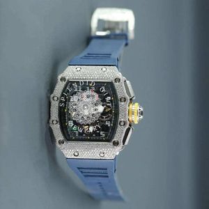 Reloj de Lujo Splendid con Diamantes para Hombre, Caja de Acero, Movimiento de Cuarzo ETA, Cristal de Zafiro, Correa de Moissanita Plateada, Día/ Fecha, Resistente al Agua 10m - Product Image 1